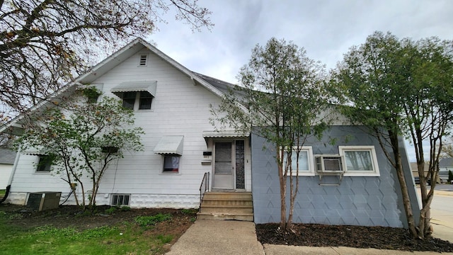 1110 Oakland Ave, Austin, MN 55912 - view of front of home featuring entry steps and cooling unit