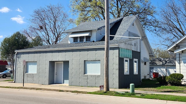 1110 Oakland Ave, Austin, MN 55912 - exterior space featuring a shingled roof and concrete block siding