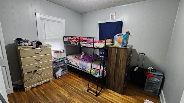 1110 Oakland Ave, Austin, MN 55912 - bedroom with wood finished floors and a textured ceiling