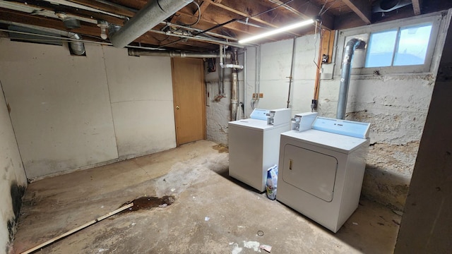 1110 Oakland Ave, Austin, MN 55912 - washroom with washer and dryer