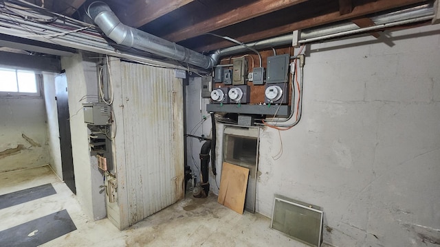 1110 Oakland Ave, Austin, MN 55912 - below grade area with electric panel