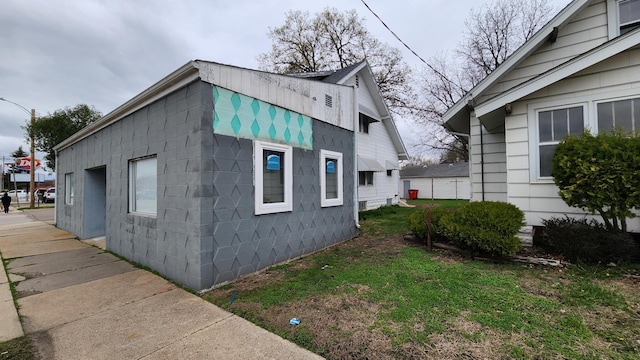 1110 Oakland Ave, Austin, MN 55912 - view of side of home featuring concrete block siding