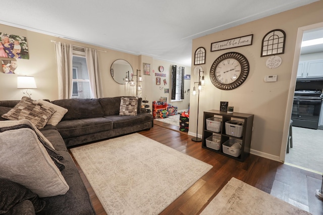 living area featuring dark wood-type flooring and baseboards