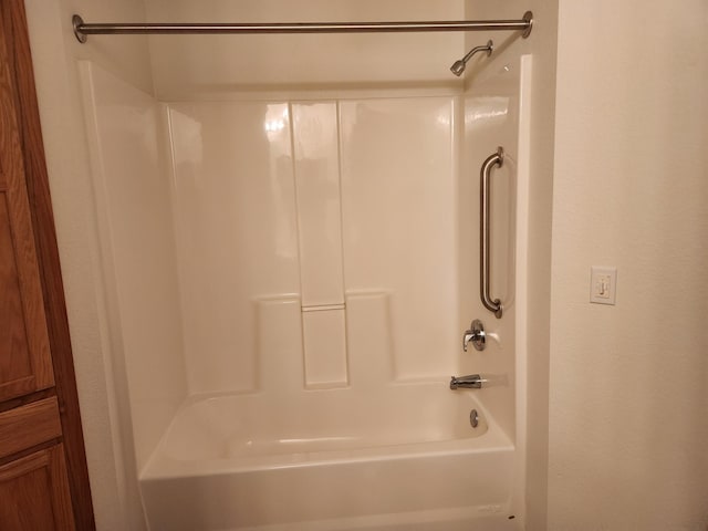 2155 6th Ln SE Unit 212, Cambridge, MN 55008 - full bath with shower / tub combination
