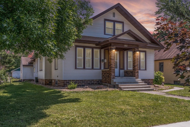 165 Park Ave, Le Center, MN 56057 - view of front of house featuring a lawn, a porch, and a shingled roof