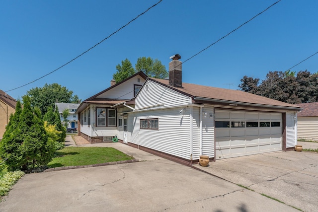 165 Park Ave, Le Center, MN 56057 - view of front facade featuring a chimney and a garage