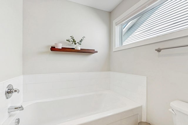 10725 Knollwood Ln, Woodbury, MN 55129 - bathroom with a bath and toilet