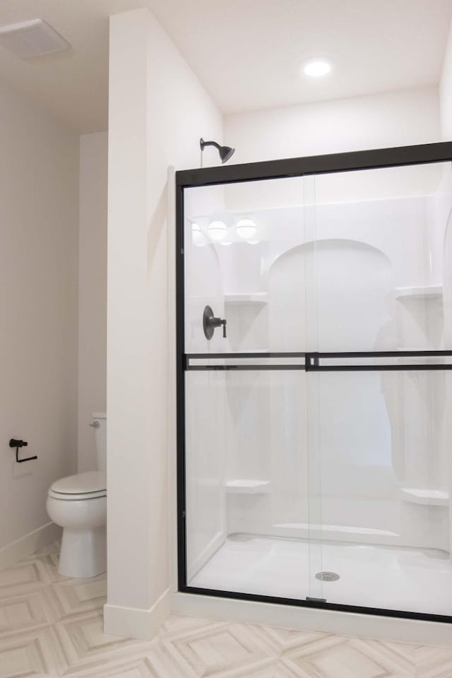 10451 Blackmoor Rd, Woodbury, MN 55129 - bathroom with toilet, baseboards, visible vents, and a stall shower