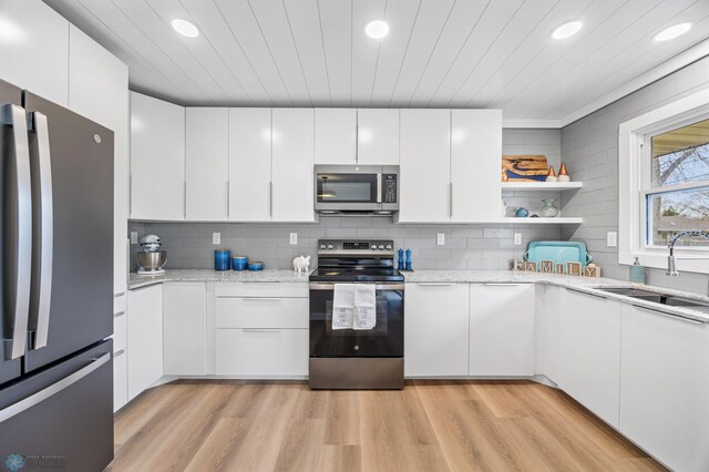 221 26th Ave N, Fargo, ND 58102 - kitchen with stainless steel appliances, a sink, recessed lighting, light wood-style floors, and light stone countertops