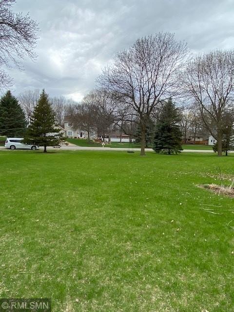 view of property's community featuring a yard