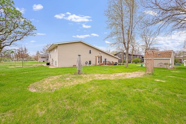 exterior space featuring a lawn