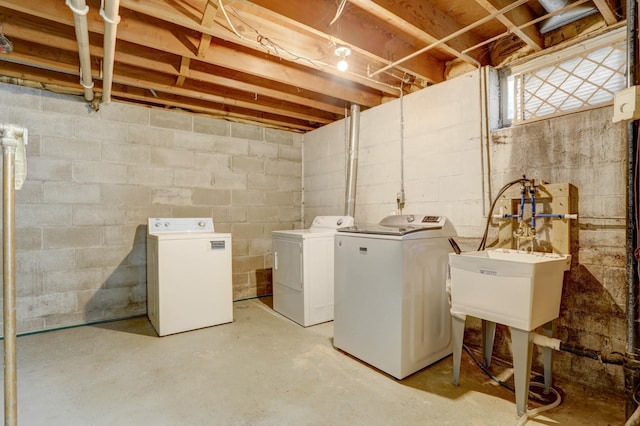 2401 Brookview Dr, Burnsville, MN 55337 - laundry room featuring washer and clothes dryer