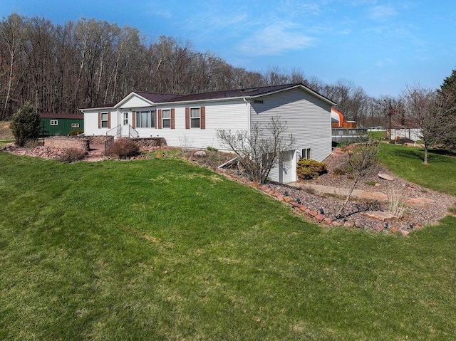 view of front of home featuring a front yard