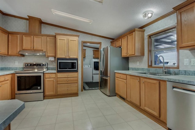 kitchen featuring ornamental molding, under cabinet range hood, a sink, vaulted ceiling, and stainless steel appliances