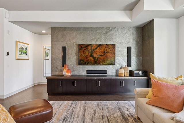 living area featuring baseboards, recessed lighting, and wood finished floors