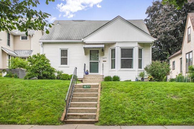 1677 Niles Ave, Saint Paul, MN 55116 - view of front facade featuring a front yard and a shingled roof