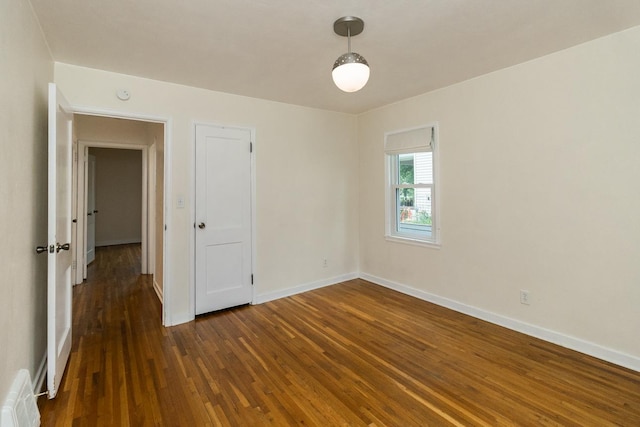 1677 Niles Ave, Saint Paul, MN 55116 - empty room featuring dark wood finished floors and baseboards