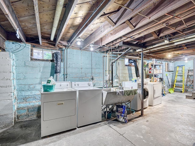 2100 Saint Clair Ave, Saint Paul, MN 55105 - laundry room featuring washing machine and dryer