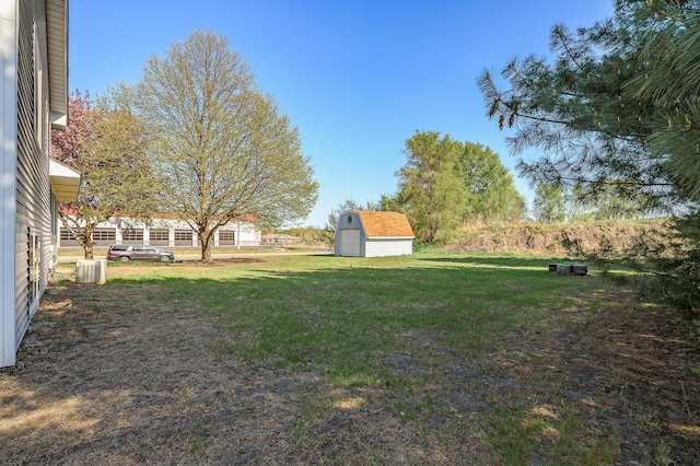 view of green lawn featuring a storage shed, an outdoor structure, and cooling unit