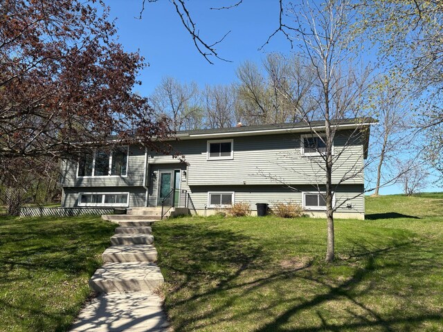 74 202nd St Unit M, Alden Twp, WI 54026 - split foyer home with a front yard