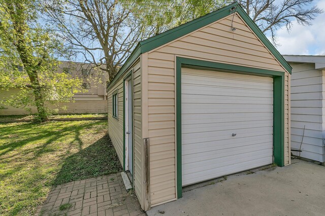 view of detached garage