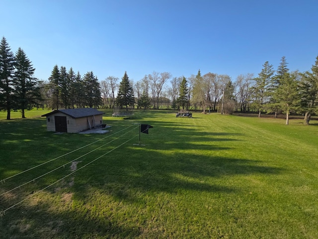 view of yard with an outbuilding and a storage unit