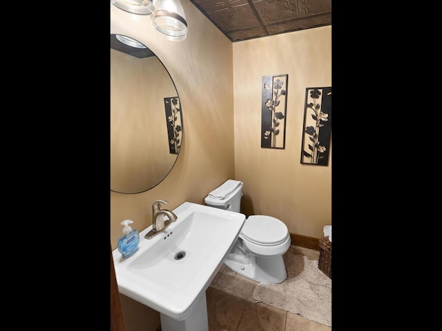 1535 148th Ln NE, Ham Lake, MN 55304 - half bathroom featuring a sink, toilet, an ornate ceiling, and baseboards