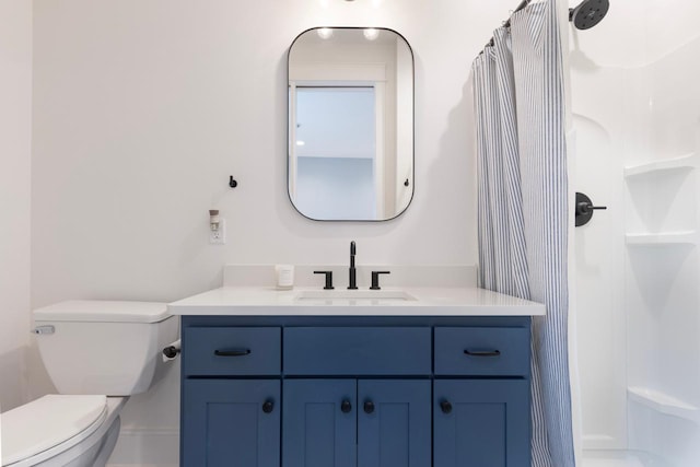 full bathroom featuring vanity, curtained shower, and toilet