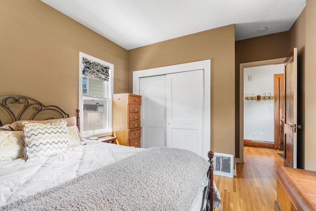 1520 Randolph Ave, Saint Paul, MN 55105 - bedroom featuring light wood finished floors, a closet, and baseboards