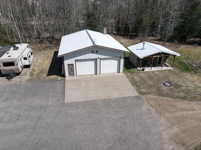 aerial view of property and surrounding area featuring a forest
