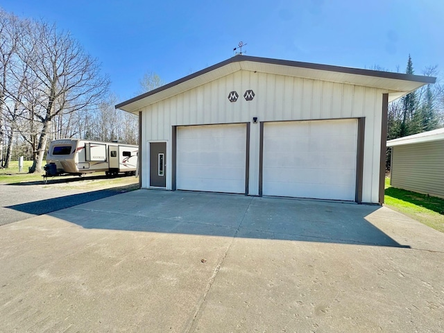 view of detached garage