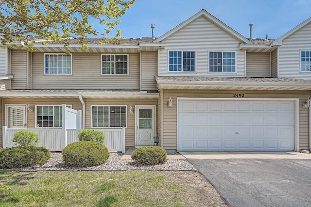 2492 Yellowstone Dr Unit 82, Hastings, MN 55033 - multi unit property featuring asphalt driveway