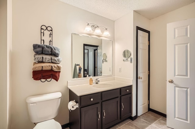 2492 Yellowstone Dr Unit 82, Hastings, MN 55033 - bathroom with vanity, toilet, and a textured ceiling