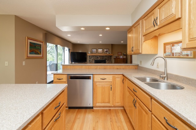 kitchen with dishwasher, a sink, light wood-style flooring, recessed lighting, and a peninsula