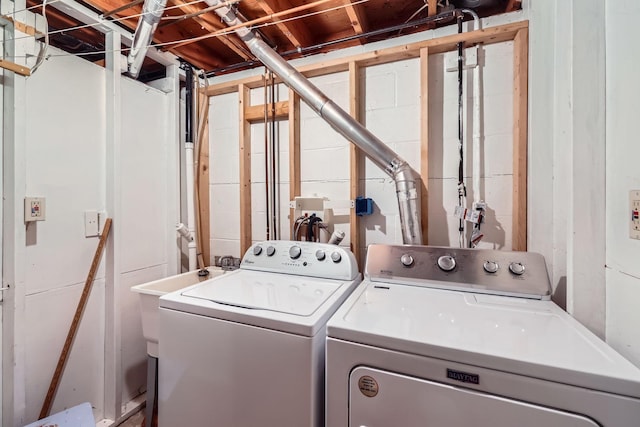 792 Gramsie Rd, Shoreview, MN 55126 - laundry room featuring washer and clothes dryer