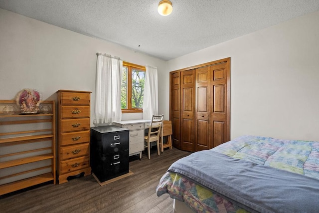 12201 Olive St NW, Coon Rapids, MN 55448 - bedroom featuring dark wood-type flooring, a textured ceiling, and a closet