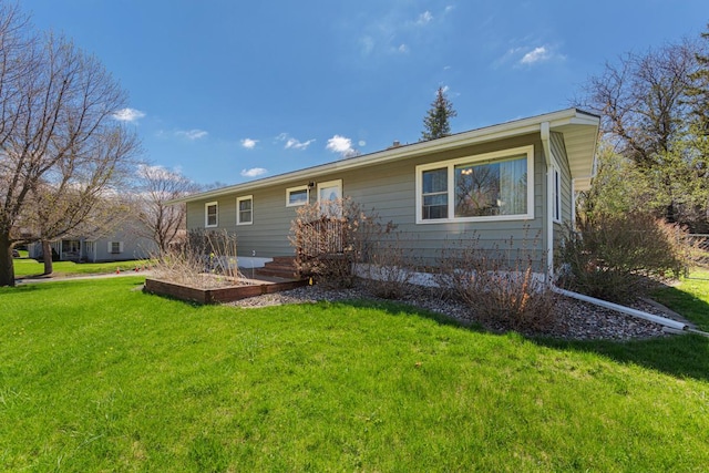view of front of house featuring a front yard