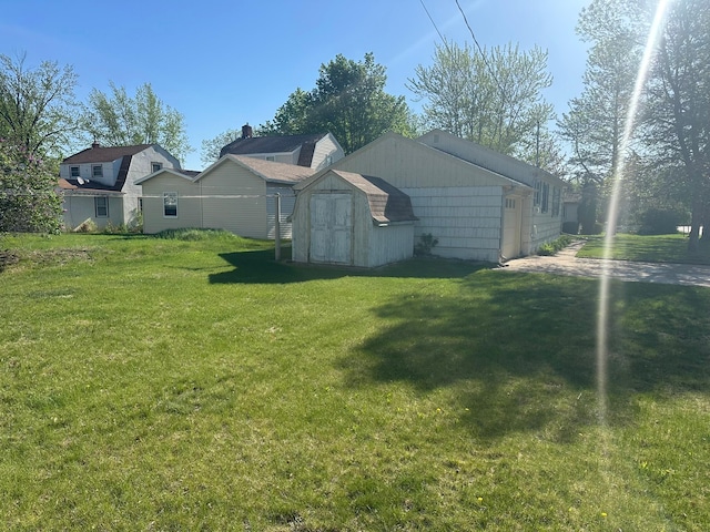 view of shed with concrete driveway