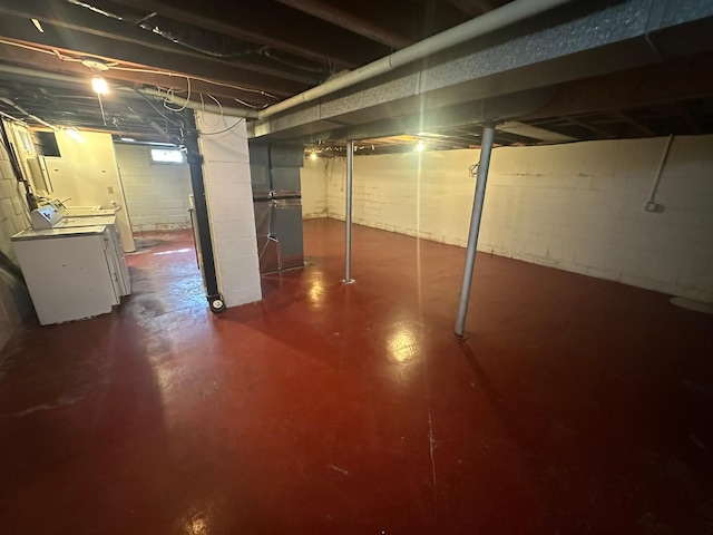 basement with washer / dryer and heating unit