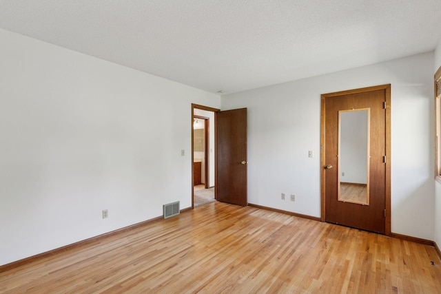 3697 75th St E, Inver Grove Heights, MN 55076 - unfurnished room featuring light wood finished floors and baseboards