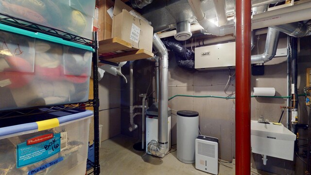 2704 Campus Ln, Albert Lea, MN 56007 - utilities featuring a sink