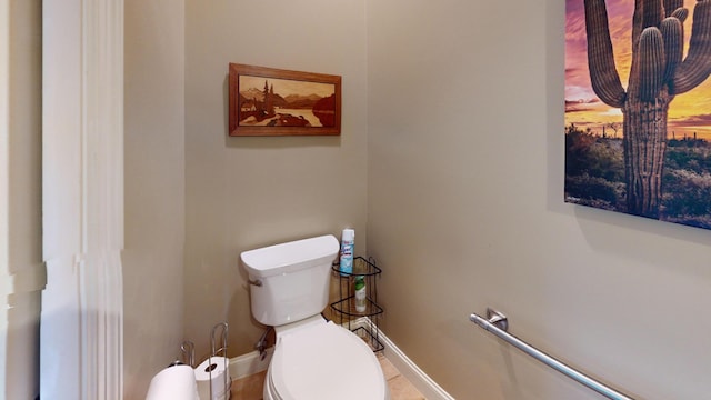 2704 Campus Ln, Albert Lea, MN 56007 - bathroom featuring toilet and baseboards