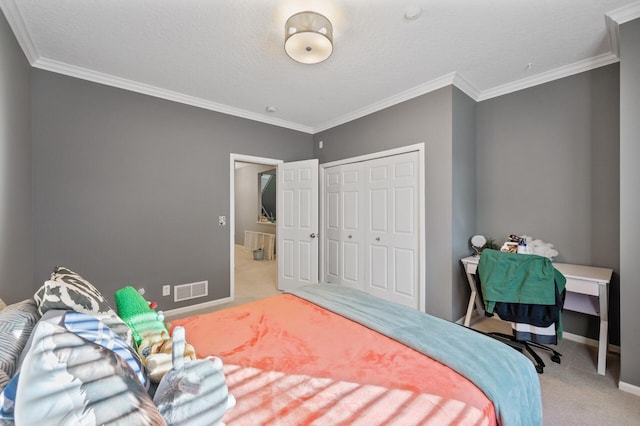 bedroom with ornamental molding, carpet floors, baseboards, and visible vents