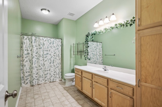 full bathroom with toilet, visible vents, curtained shower, and vanity