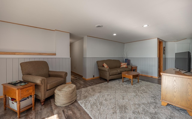 living room with visible vents, wood finished floors, wainscoting, and recessed lighting