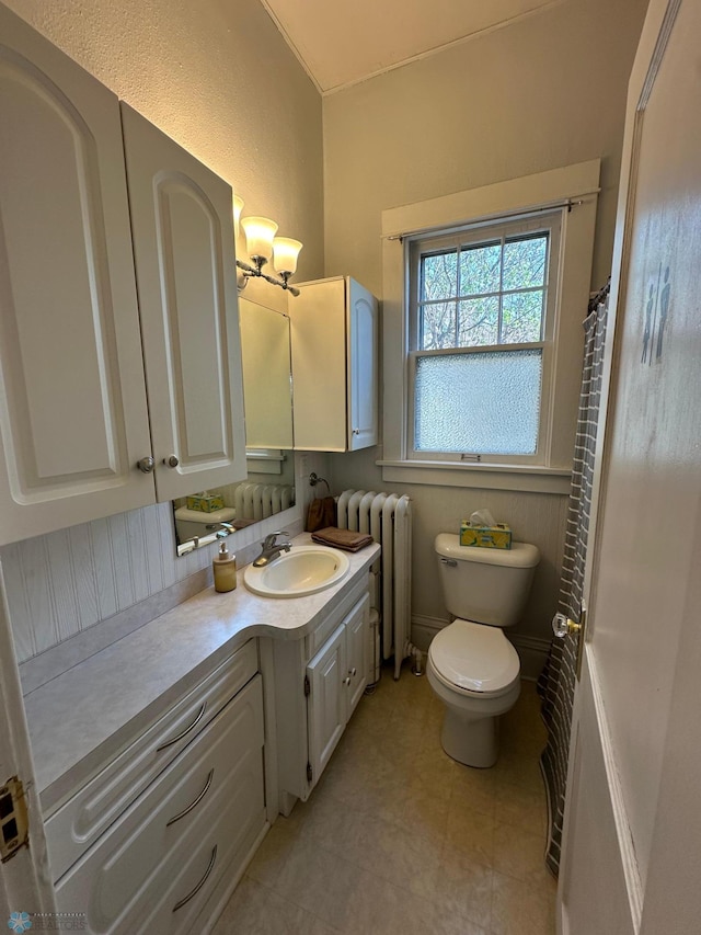 911 8th St N, Fargo, ND 58102 - bathroom with toilet, radiator, vanity, and a shower with shower curtain