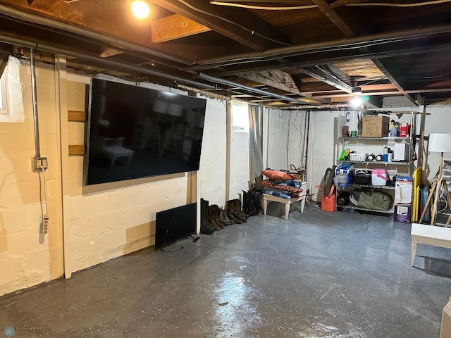 911 8th St N, Fargo, ND 58102 - unfinished basement featuring concrete block wall