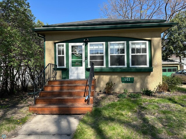 911 8th St N, Fargo, ND 58102 - view of front facade featuring stucco siding