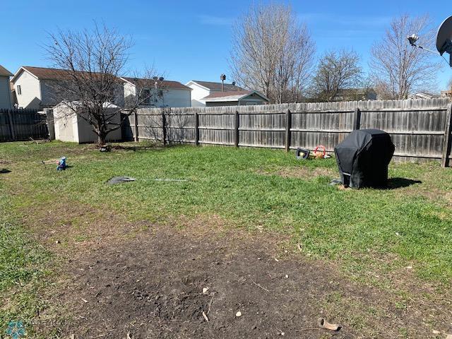 view of yard featuring a storage unit and an outdoor structure