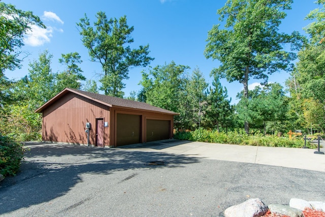 view of detached garage